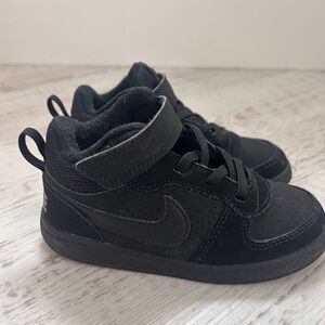 Kids Nike court borough mid 2 high tops, US 9C